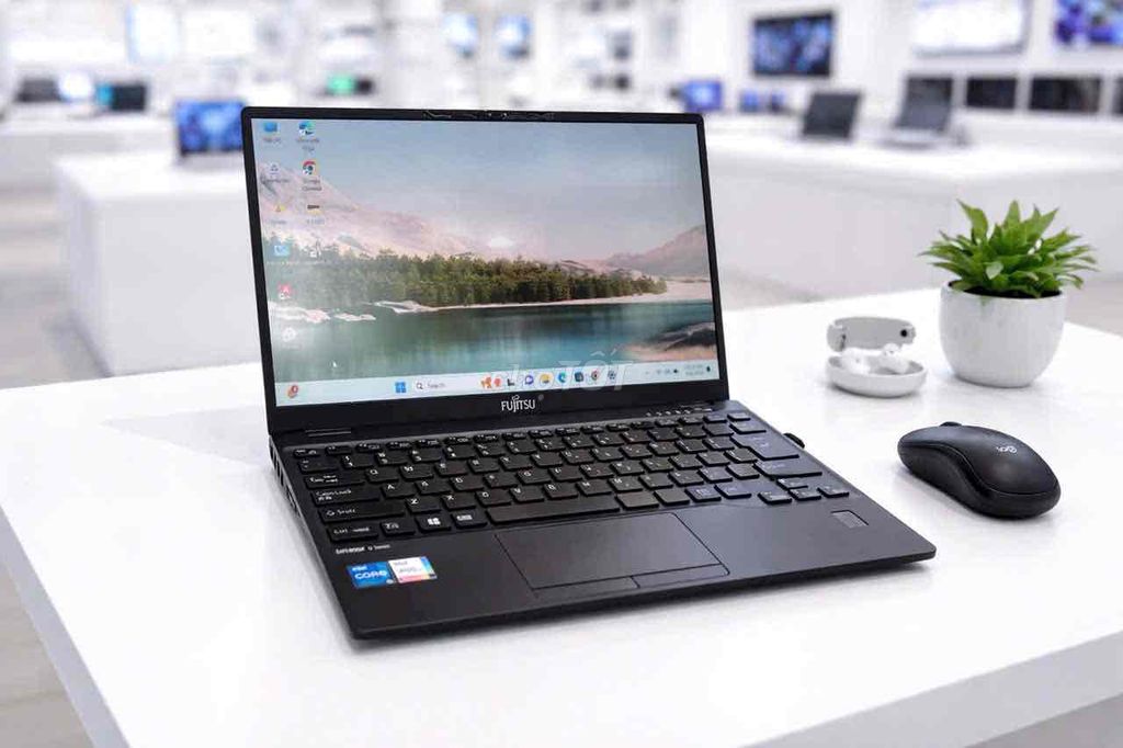 Fujitsu 13.3 inch Thế hệ 11h. Mua bán Laptop tại Thị xã Tân Uyên Bình Dương được đăng bởi Entertaiment NT hình 1