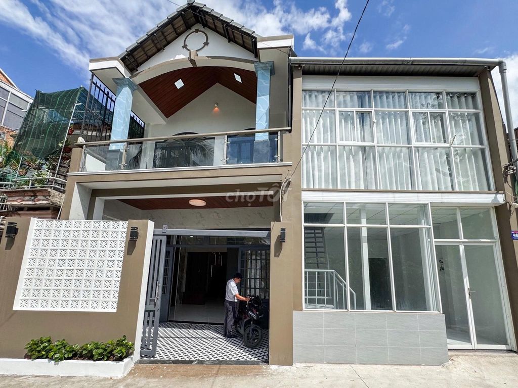 Bán căn nhà 1 trệt 1 lầu 124m2 - ngay quả địa cầu Bình Dương -sát QL13