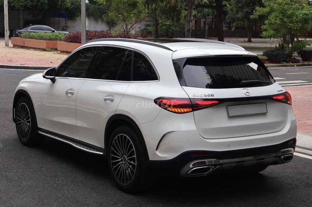 Mercedes Benz GLC 300 4matic ALL New 1 chủ 2024. Mua bán Ô tô tại Quận 8 Tp Hồ Chí Minh được đăng bởi Khoa nguyễn hình 5