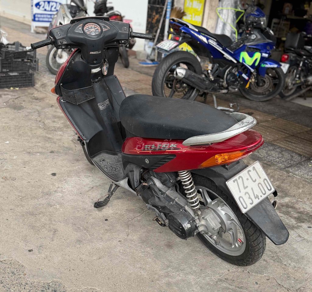 Honda Click 2011 красного цвета