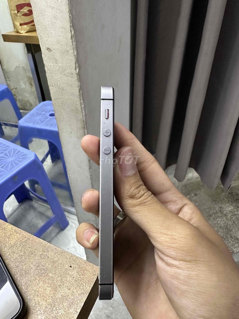 Apple iPhone SE 16GB Đen xám. Mua bán Điện thoại tại Quận Nam Từ Liêm Hà Nội được đăng bởi Nguyễn Thông hình 1
