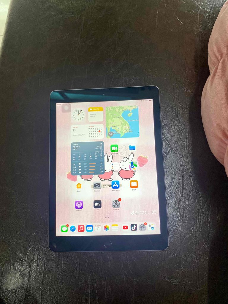 Apple iPad Gen 5 32GB WiFi. Mua bán Máy tính bảng tại Quận Hoàng Mai Hà Nội được đăng bởi CAO THỊ LƯƠNG hình 1
