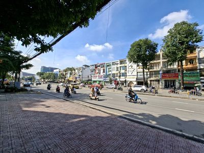 Townhouse 126 m² · 5 bed · Đường số 3