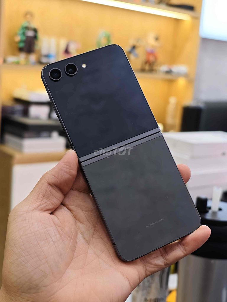 Samsung Z Flip 5 512GB Đen 2 Sim. Mua bán Điện thoại tại Quận 10 Tp Hồ Chí Minh được đăng bởi Khánh Trần hình 1