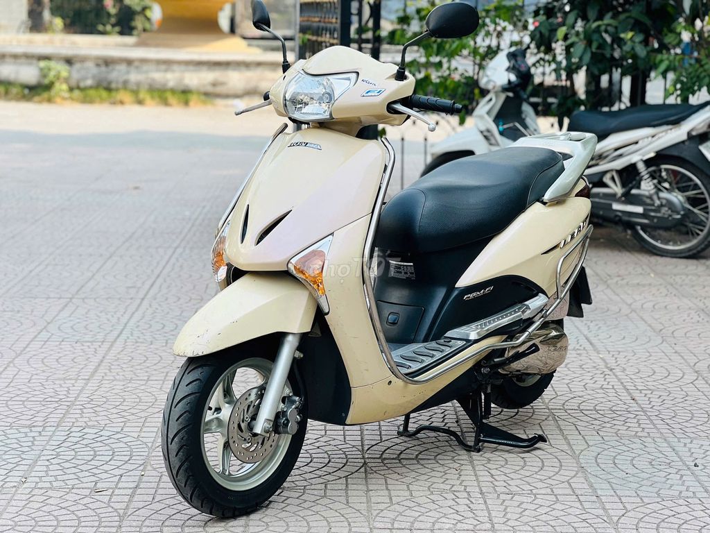 HONDA LEAD 110 FI VÀNG KEM 2015 NỮ ĐI BIỂN HN 29. Mua bán Xe máy tại Quận Nam Từ Liêm Hà Nội được đăng bởi TÙNG LÂM hình 4