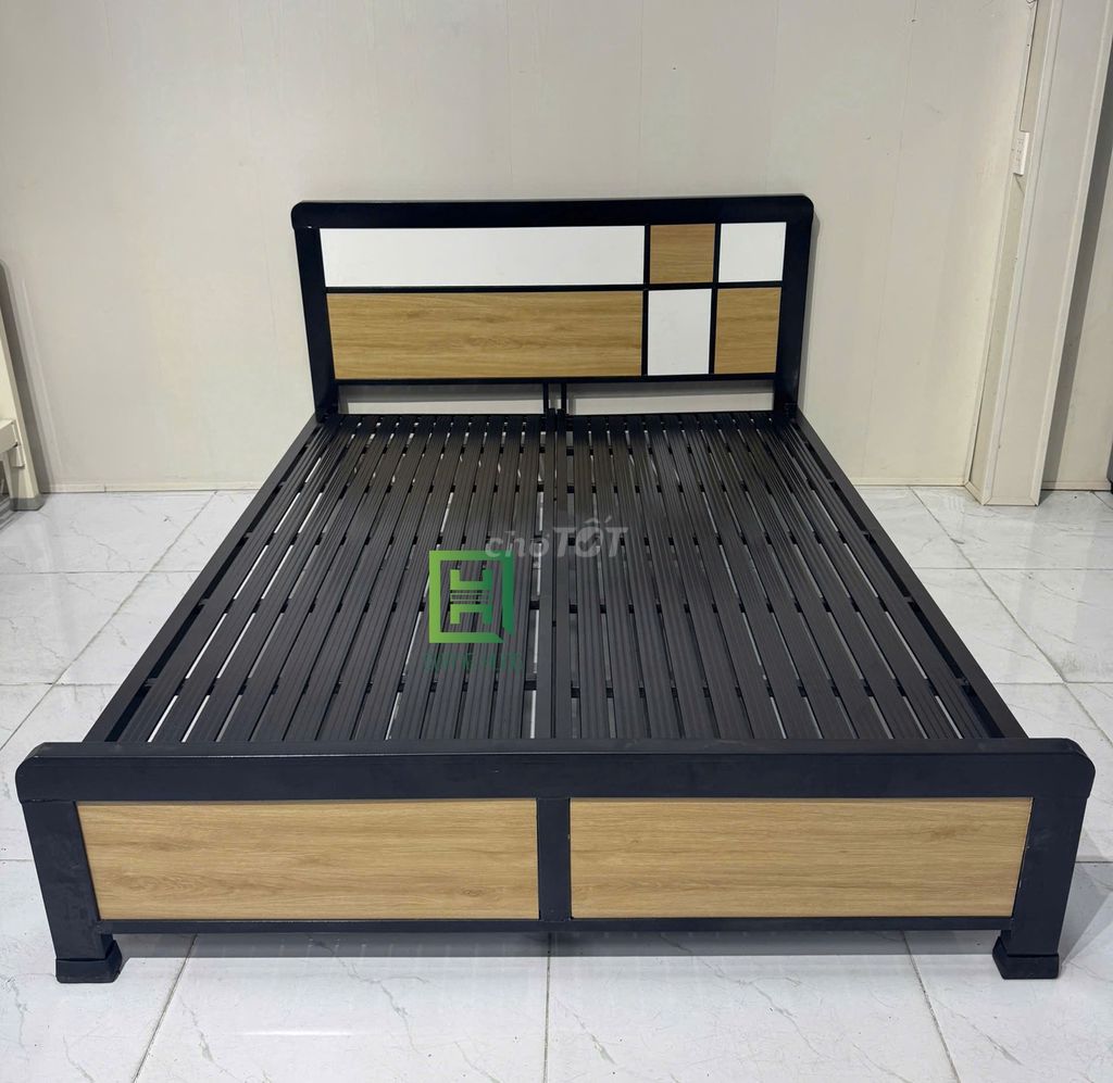 Giường sắt Quang Hùng 1m x 2m Đen vân gỗ. Mua bán Giường, chăn ga gối nệm tại Quận Bình Tân Tp Hồ Chí Minh được đăng bởi Nội Thất Quang Hùng TD hình 1