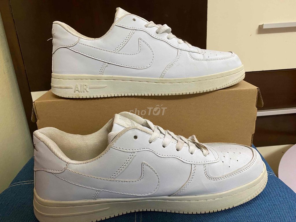 Giày 2hand size 42 hiệu Nike