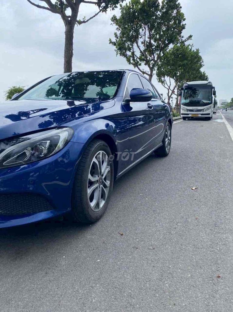 Mercedes Benz C Class 2018 C200 - 25000 km. Mua bán Ô tô tại Quận Ngũ Hành Sơn Đà Nẵng được đăng bởi Thành hình 3