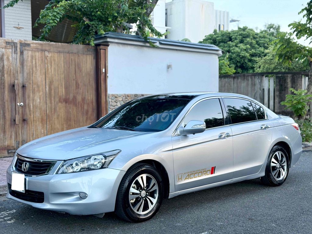 Хонда Аккорд 2.0AT 2009, серебро, 160000 км