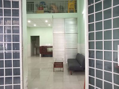 bán đất tặng căn nhà cấp 4, 1 trệt+ 1 lửng hoặc cho thuê 6triêu/ tháng