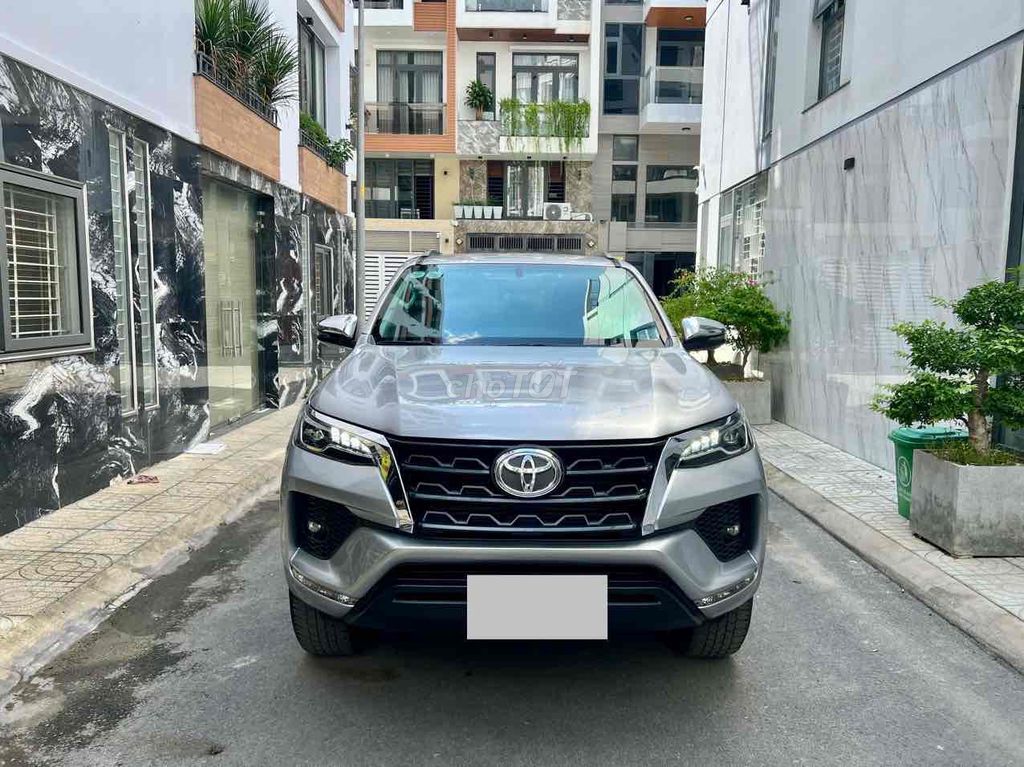 TOYOTA FORTUNER 2.4G 4x2 AT MÁY DẦU T12/2021