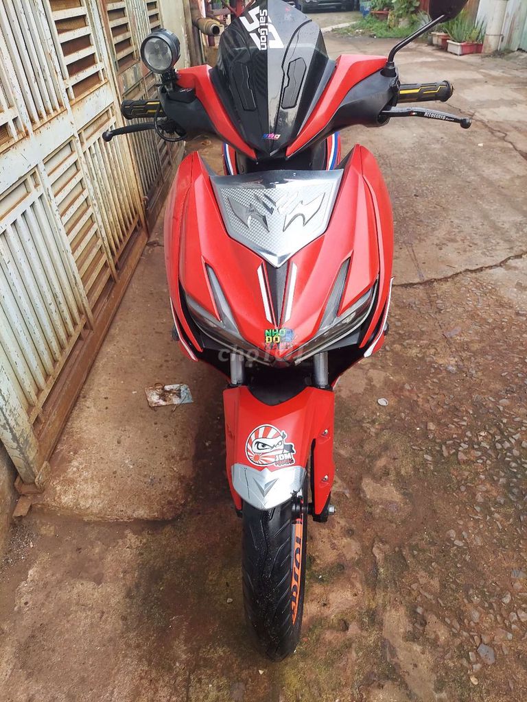 Honda Winner X красный, Вьетнам