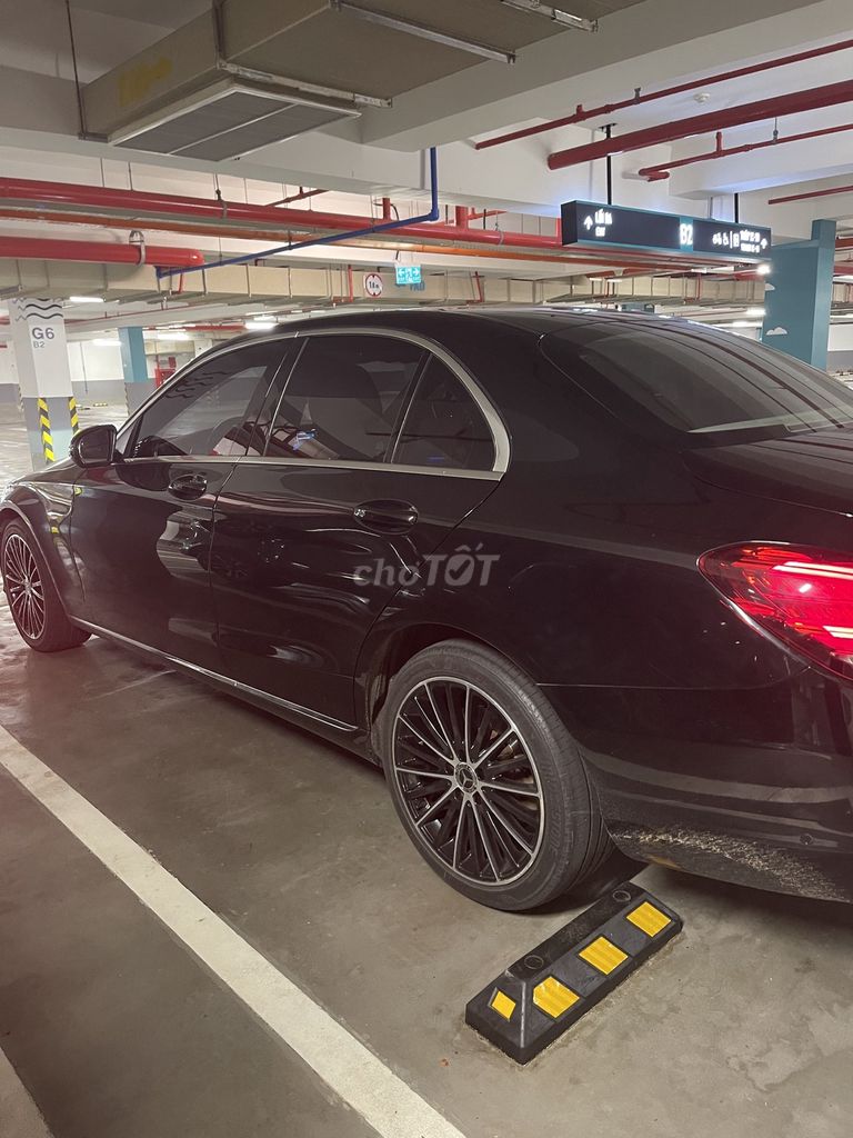 Mercedes-Benz C200 Exclusive 2019 màu đen. Mua bán Ô tô tại Thành phố Thủ Đức Tp Hồ Chí Minh được đăng bởi Huynh Linh hình 3