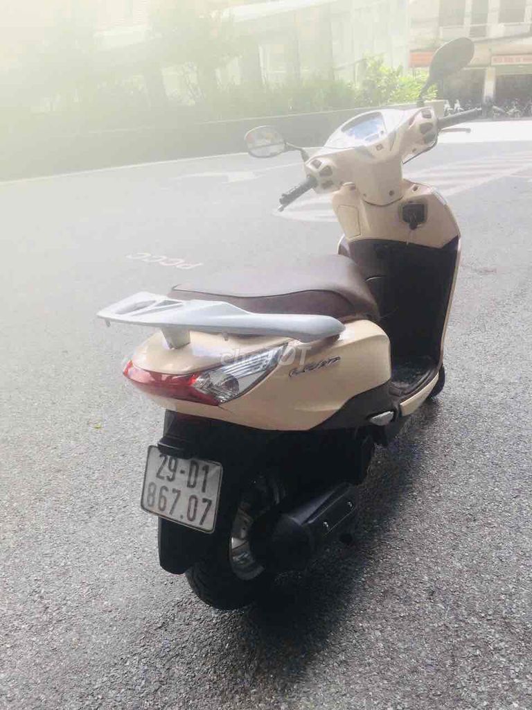 LEAD 125 vàng kem xe đi giữ gìn chất lượng rất tốt
