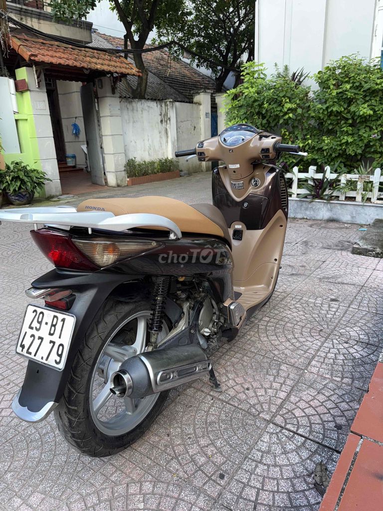 e bán sh nhập 125 máy zin nguyên bản cực chất. Mua bán Xe máy tại Quận Long Biên Hà Nội được đăng bởi Nguyen Chung hình 1