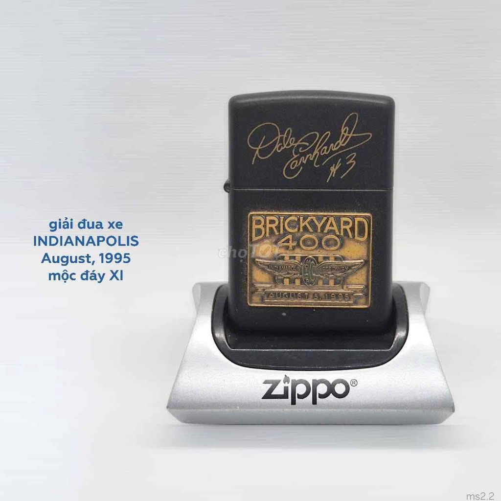 Bật lửa Zippo Indianapolis 1995 Đen. Mua bán Đồ sưu tầm, đồ cổ tại Thành phố Rạch Giá Kiên Giang được đăng bởi Đức Bảo Trần hình 1