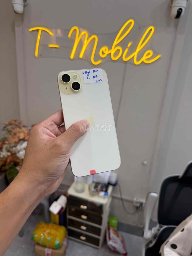 15 Plus 256Gb Quốc Tế zin all vỏ đẹp vàng. Mua bán Điện thoại tại Quận Thanh Xuân Hà Nội được đăng bởi Ngô Tráng T Mobile hình 1