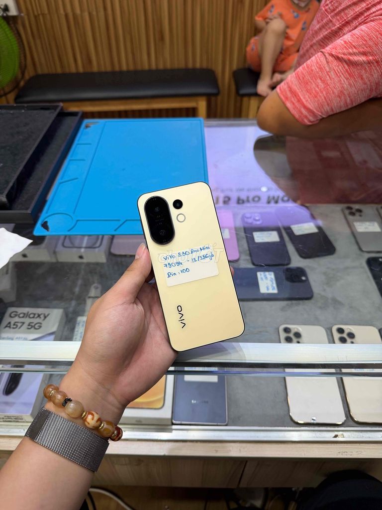 Vivo S30 Pro mini 256GB Vàng. Mua bán Điện thoại tại Quận Gò Vấp Tp Hồ Chí Minh được đăng bởi Võ Chí Bảo hình 1