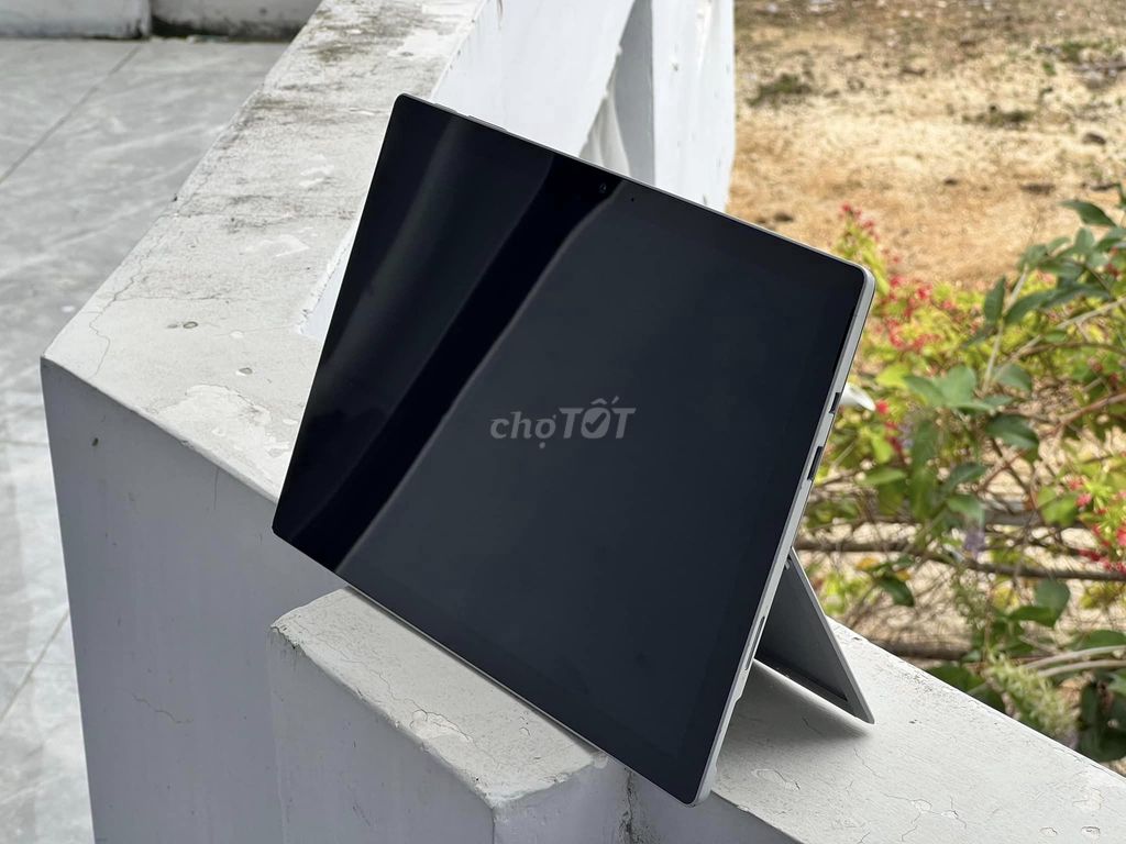 surface Pro 5 Core i5 ram8G|128Gb|Thanh lý rẻ. Mua bán Laptop tại Quận 11 Tp Hồ Chí Minh được đăng bởi Thanh Lý cầm đồ hình 1