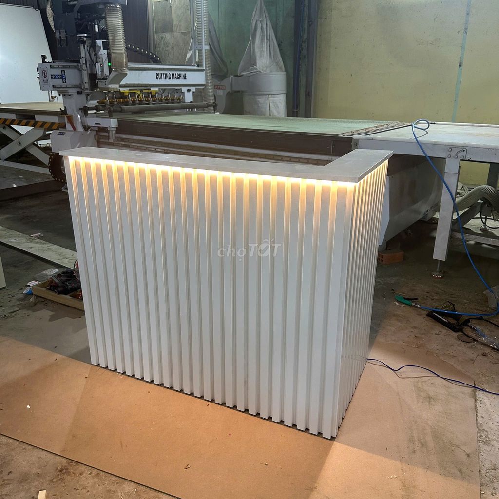 Quầy lễ tân gỗ trắng 1m2x60. Mua bán Tủ, kệ gia đình tại Quận 12 Tp Hồ Chí Minh được đăng bởi Thanh lý Phú Cường hình 1