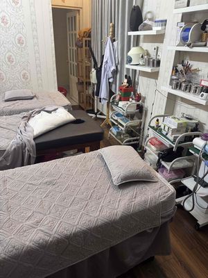 Giường gỗ spa cao cấp , kích thước 70x190x70. Mua bán Đồ chuyên dụng, Giống nuôi trồng tại Quận Tân Bình Tp Hồ Chí Minh được đăng bởi Nhung Trần