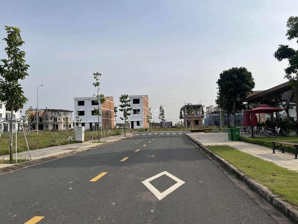 Cần bán đất nền mặt tiền đường, Quận 9 - Full thổ cư, giá 30 triệu/m2