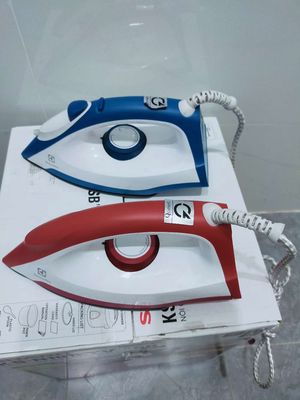 Bàn ủi khô Electrolux,2 màu xanh, đỏ. Mua bán Nội thất, đồ gia dụng khác tại Quận Cẩm Lệ Đà Nẵng được đăng bởi Bùi Văn Thái 