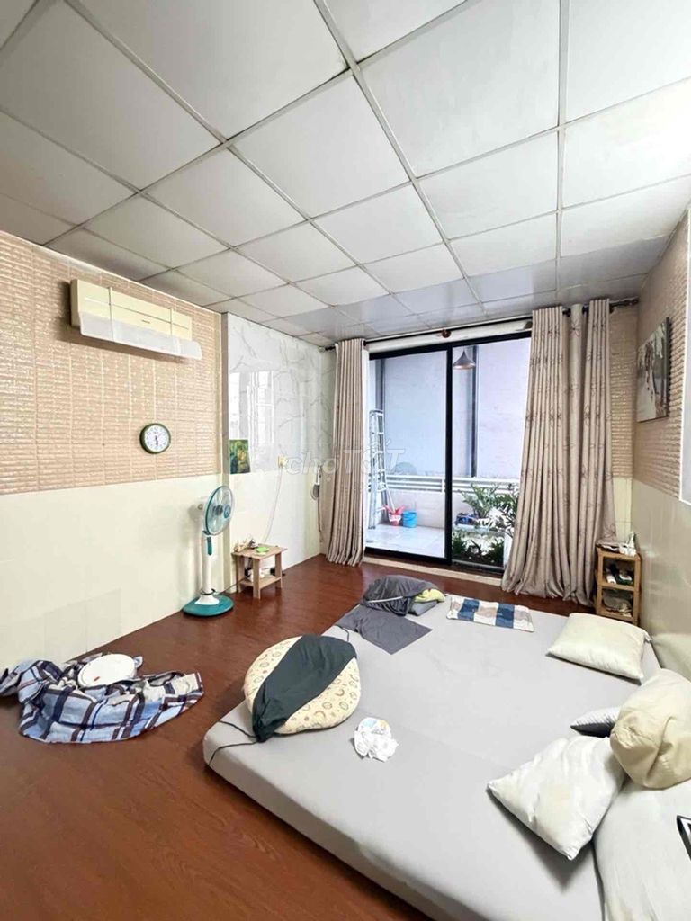 Широкий переулок рядом с авто, 24м², 2 этажа, Quang Trung, отдельный розовый сертификат