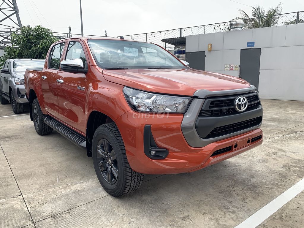 Bán tải Toyota Hilux 2019  Hilux 28Q 2019 nhập khẩu Thái Lan với màu cam  ánh kim cực đẹp  YouTube