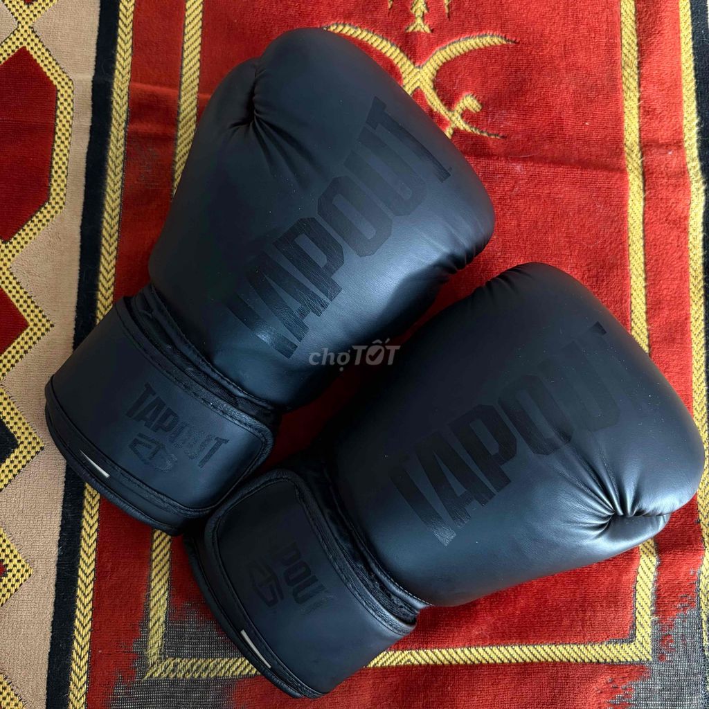 Găng tay boxing Tapout 12oz Đen. Mua bán Đồ thể thao, Dã ngoại tại Huyện Nhà Bè Tp Hồ Chí Minh được đăng bởi Tạp Hoá Nhà Giang hình 1