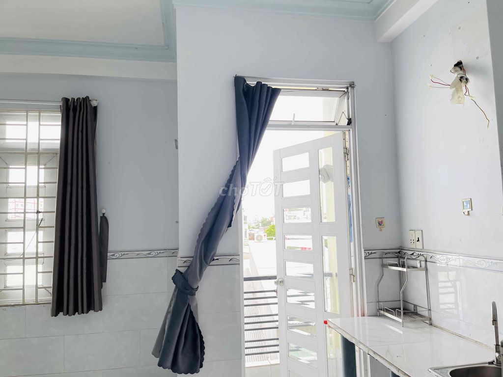 Phòng có ban công, cửa sổ trời mới đẹp, 23m2- Gần Công viên chợ Cây Sộ
