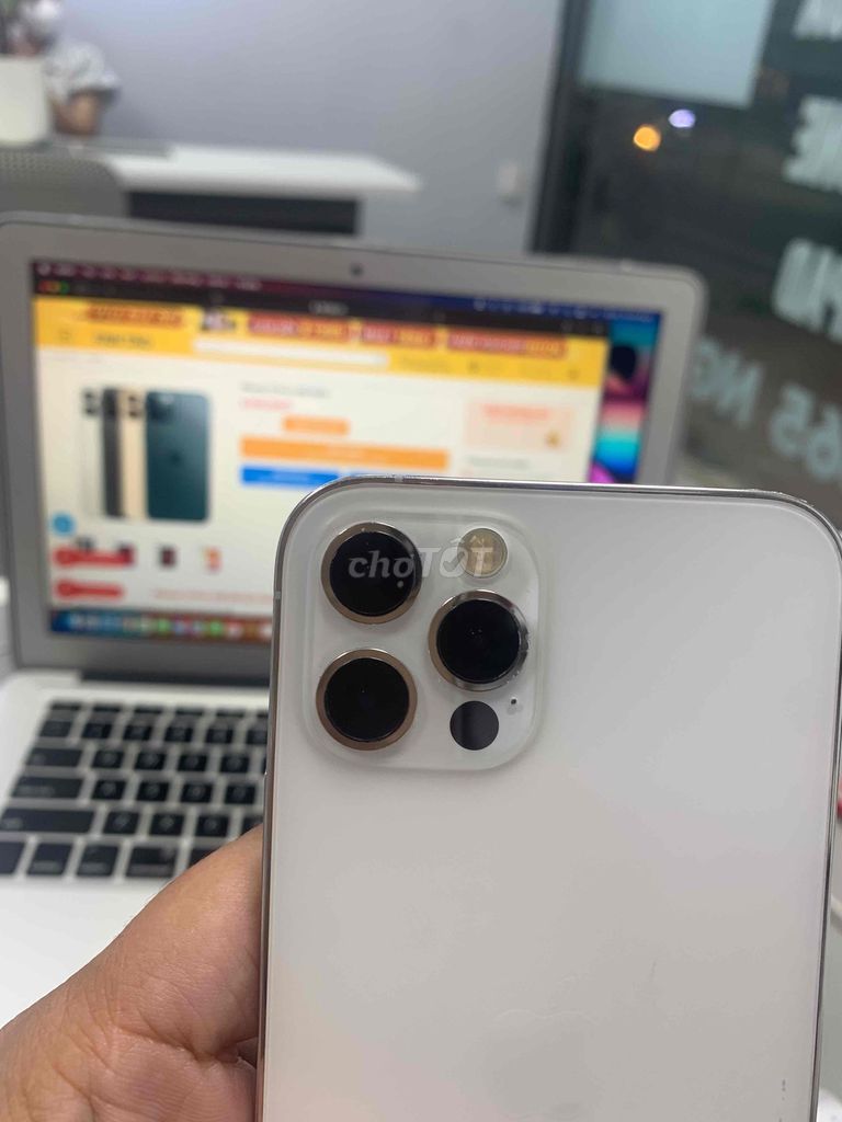 iPhone 12 Pro Trắng / NHẬN MÁY CHỈ 4 CỦ. Mua bán Điện thoại tại Thành phố Thuận An Bình Dương được đăng bởi Fan Táo hình 1