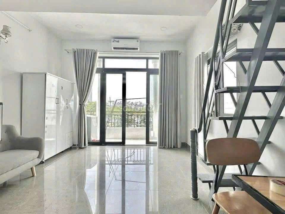 DupLex Ban Công, Tiện đi Trung Tâm, Q4, Q1