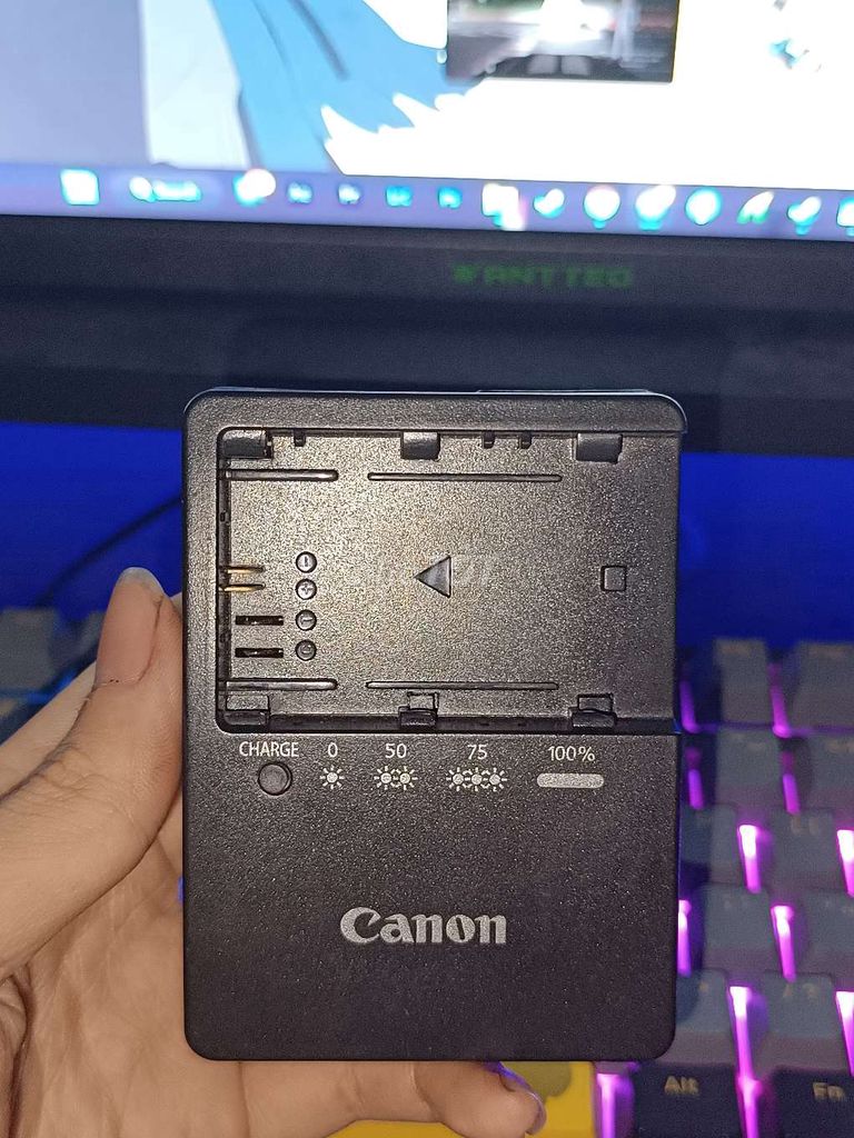 Sạc pin máy ảnh Canon LP-E6E. Mua bán Máy ảnh, Máy quay tại Thành phố Hạ Long Quảng Ninh được đăng bởi NGT KHANG hình 1