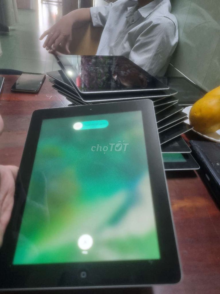 thanh lý nguyên lô 17 cái ipad 4. Mua bán Máy tính bảng tại Quận Bình Tân Tp Hồ Chí Minh được đăng bởi gia nguyen Dong hình 1
