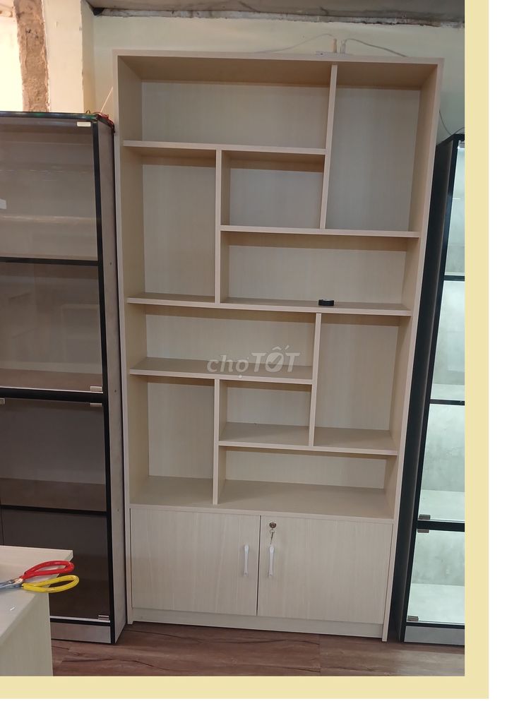 Tủ sách gỗ vân gỗ 1m x 2m. SẴN HÀNG. Mua bán Tủ, kệ gia đình tại Quận Tân Phú Tp Hồ Chí Minh được đăng bởi NGUYỄN HẠNH BÀN GHẾ TỦ KỆ hình 1