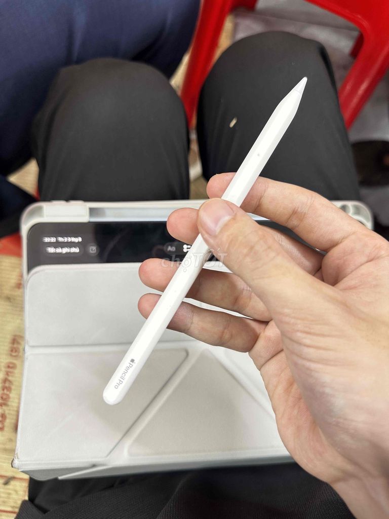 Bút Apple Pencil Pro còn BH 12/2026. Mua bán Phụ kiện (Màn hình, Chuột...) tại Quận Hoàn Kiếm Hà Nội được đăng bởi Trần Kỳ Anh hình 1