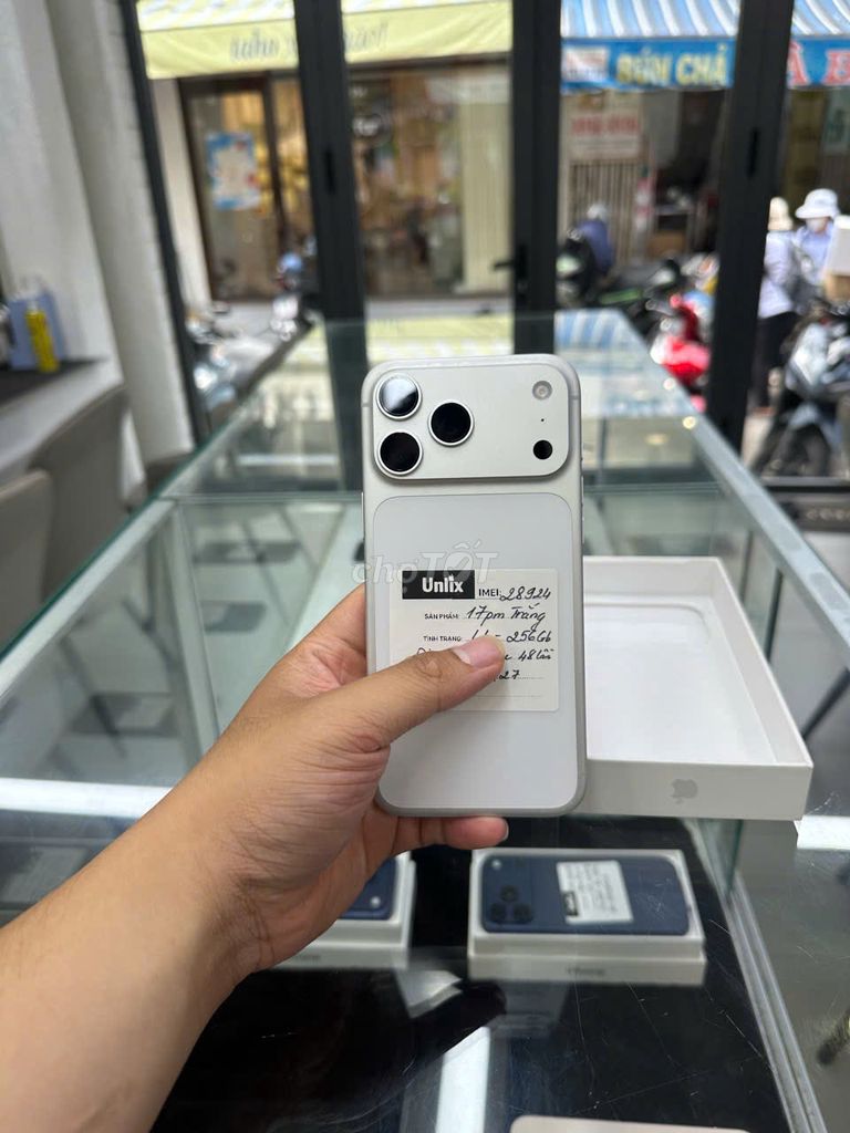 17 Pro Max Trắng 256GB Trắng Sạc 48 Lần Đẹp Ken. Mua bán Điện thoại tại Quận 1 Tp Hồ Chí Minh được đăng bởi Bùi Minh Trí hình 1