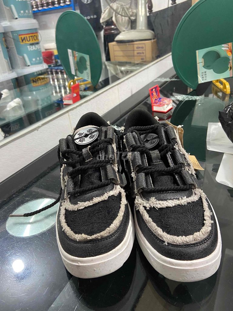 Giày Biti's Hunter Street Bloomin' Central size 37. Mua bán Giày dép tại Quận 10 Tp Hồ Chí Minh được đăng bởi Hưng Tài hình 1