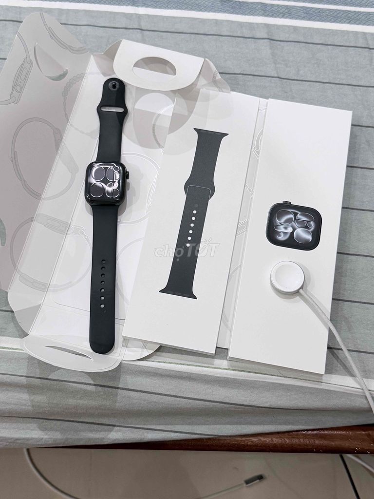 Apple Watch Series 11 42mm Đen trầy xước nhẹ. Mua bán Thiết bị đeo thông minh tại Thành phố Qui Nhơn Bình Định được đăng bởi Phong Nguyễn Văn hình 1