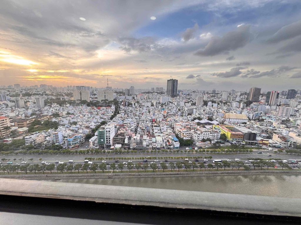 Сдается в аренду The Gold View 3pn 2wc полностью меблирована, хорошая цена всего 26 тр/ч