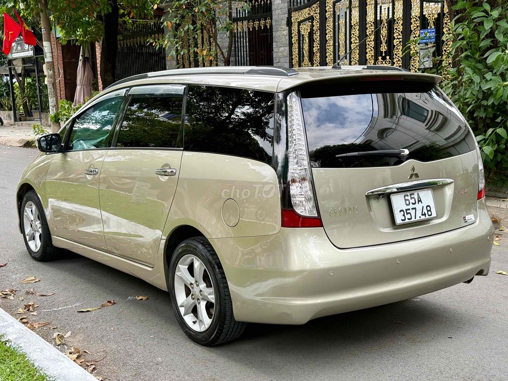 Mitsubishi Grandis 2008 2.4 AT nhiều đồ chơi