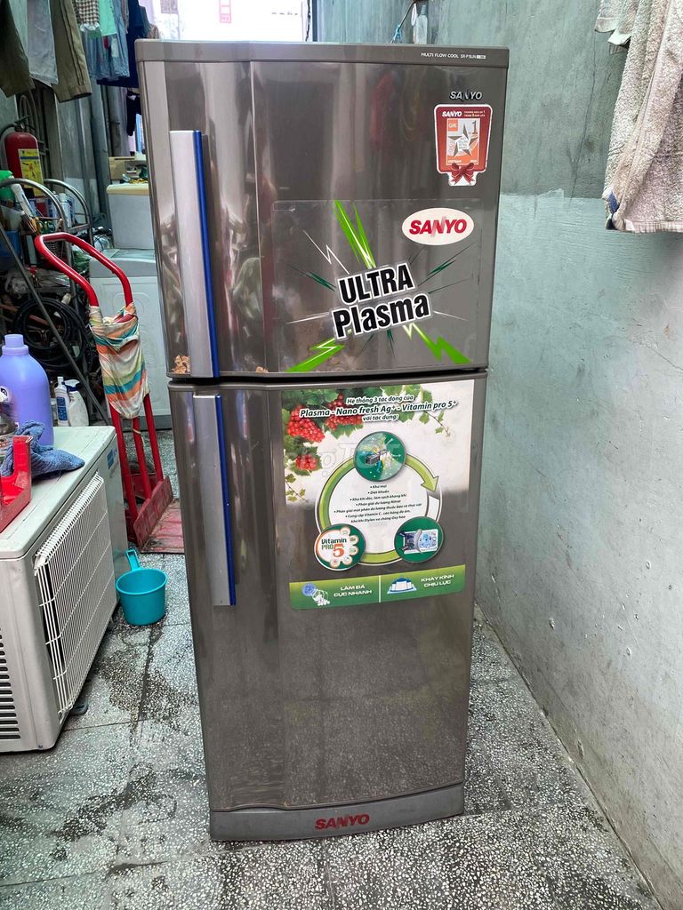 Tủ lạnh Sanyo 190L nguyên zin bao tốt bh 6 tháng. Mua bán Tủ lạnh tại Quận 7 Tp Hồ Chí Minh được đăng bởi Cương hình 1