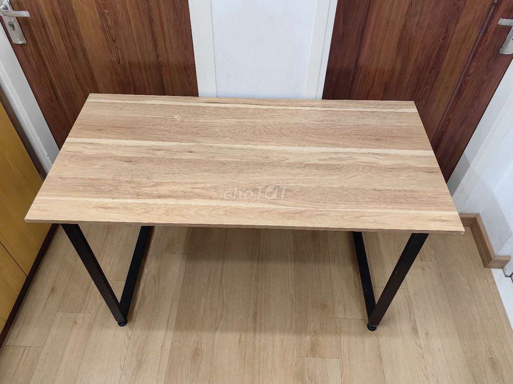 Bàn máy tính mặt gỗ chân sắt 120x60cm. Mua bán Đồ dùng văn phòng tại Quận Hoàng Mai Hà Nội được đăng bởi Nguyễn Huynh hình 1