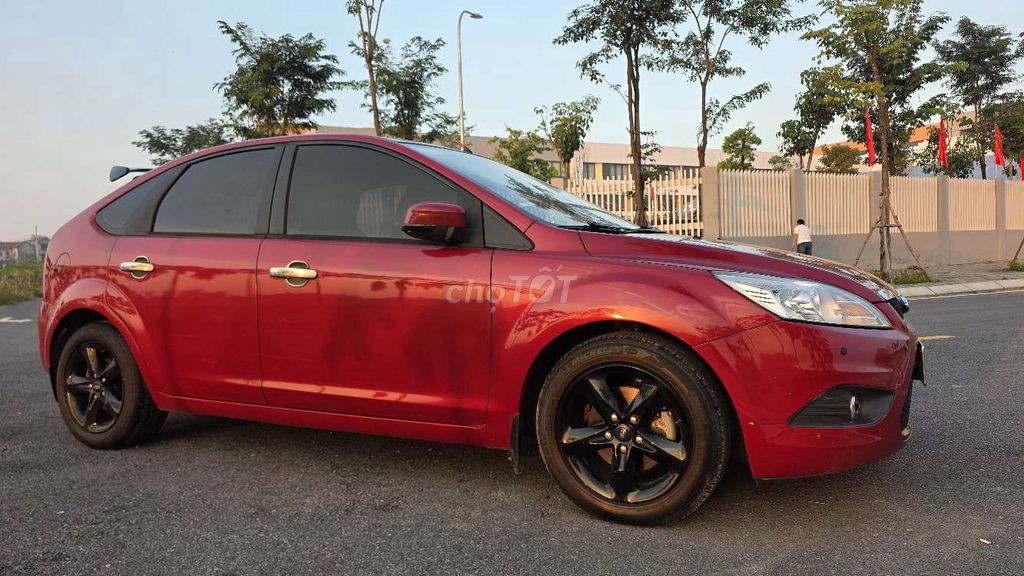Ford Focus 2011 Đỏ 130.000 km. Mua bán Ô tô tại Huyện Đông Anh Hà Nội được đăng bởi Nguyễn Trung hình 1