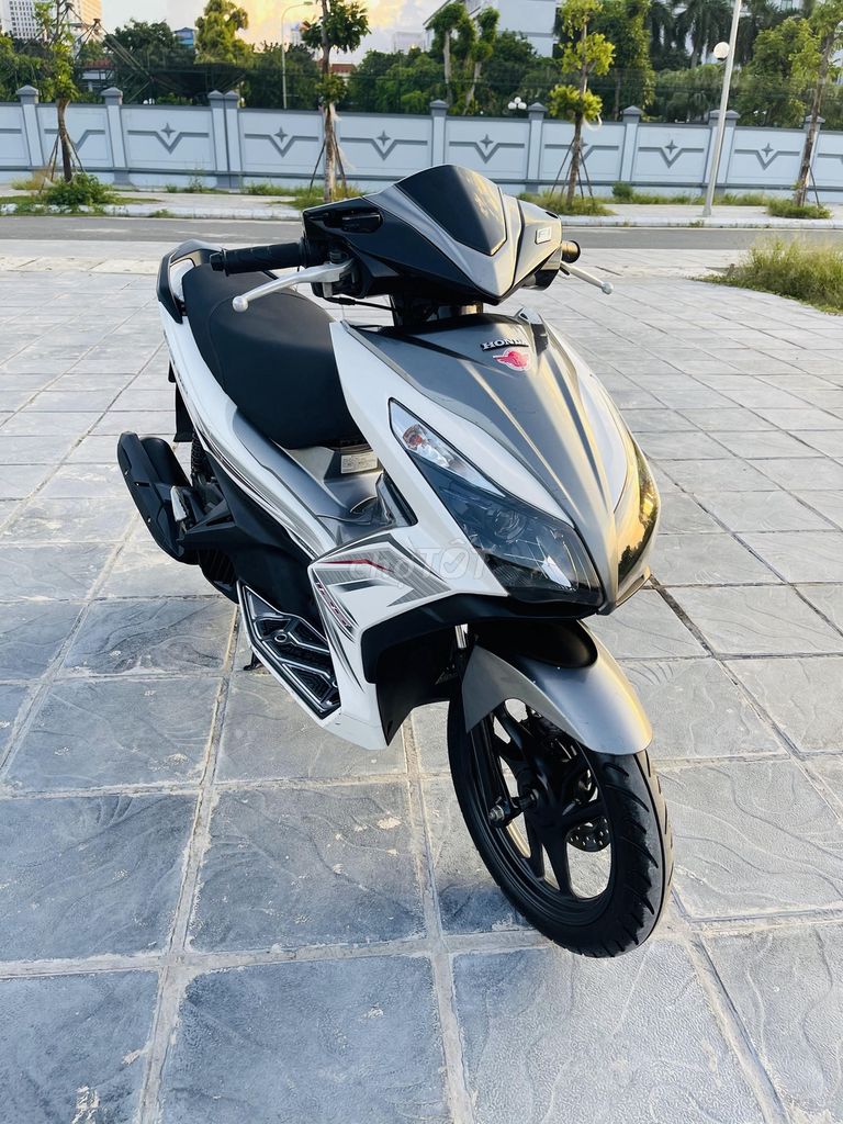 HONDA AIR BLADE 125 TRẮNG XÁM CHÍNH CHỦ BIỂN 29. Mua bán Xe máy tại Quận Nam Từ Liêm Hà Nội được đăng bởi Trí Thành hình 2