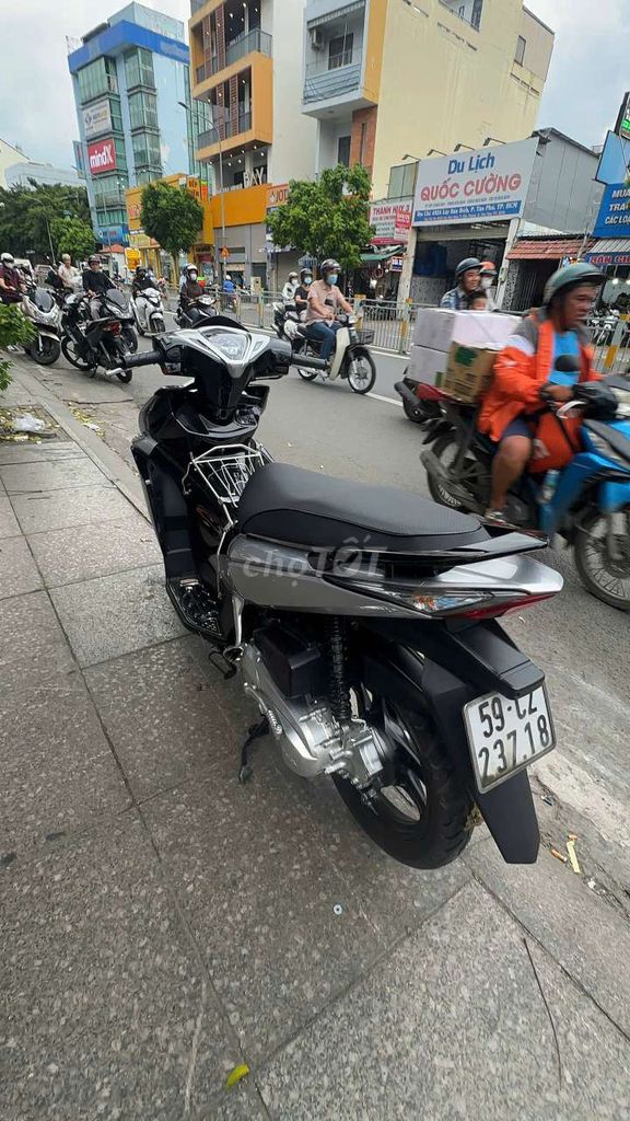 Honda Air Blade FI 2012 черно-серебристый б/у