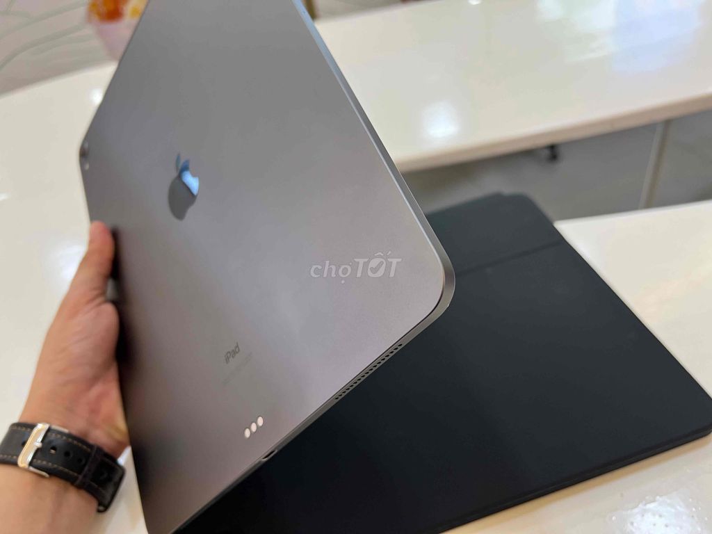Ipad Pro 12.9 256gb kèm magic keyboard. Mua bán Máy tính bảng tại Quận Hai Bà Trưng Hà Nội được đăng bởi Bảo hình 4