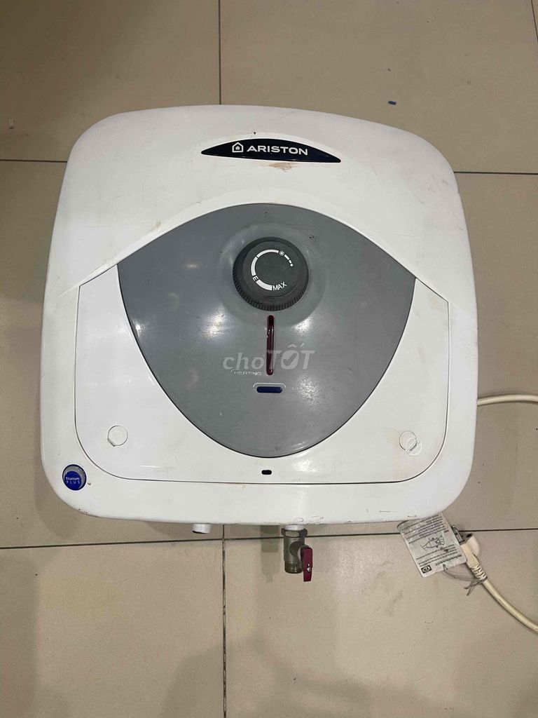 Bình nóng lạnh Ariston 15L Trắng. Mua bán Thiết bị vệ sinh, nhà tắm tại Quận Ngô Quyền Hải Phòng được đăng bởi MC Thành Long  hình 1