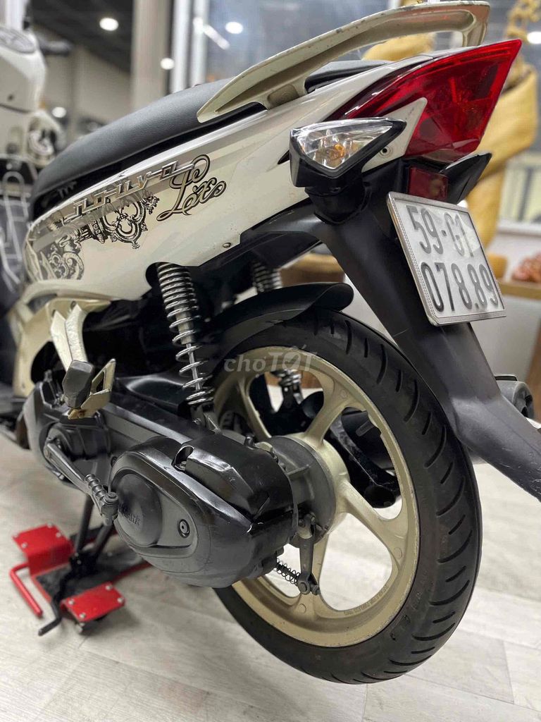 Nouvo4 đẹp, máy êm thì thầm bao vọt biển SG. Mua bán Xe máy tại Quận 8 Tp Hồ Chí Minh được đăng bởi Quân  hình 8